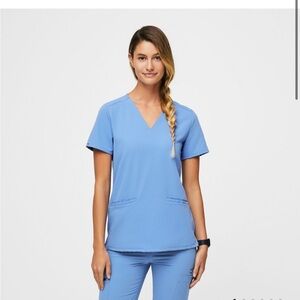Figs Brand Women’s 3 pocket scrub top